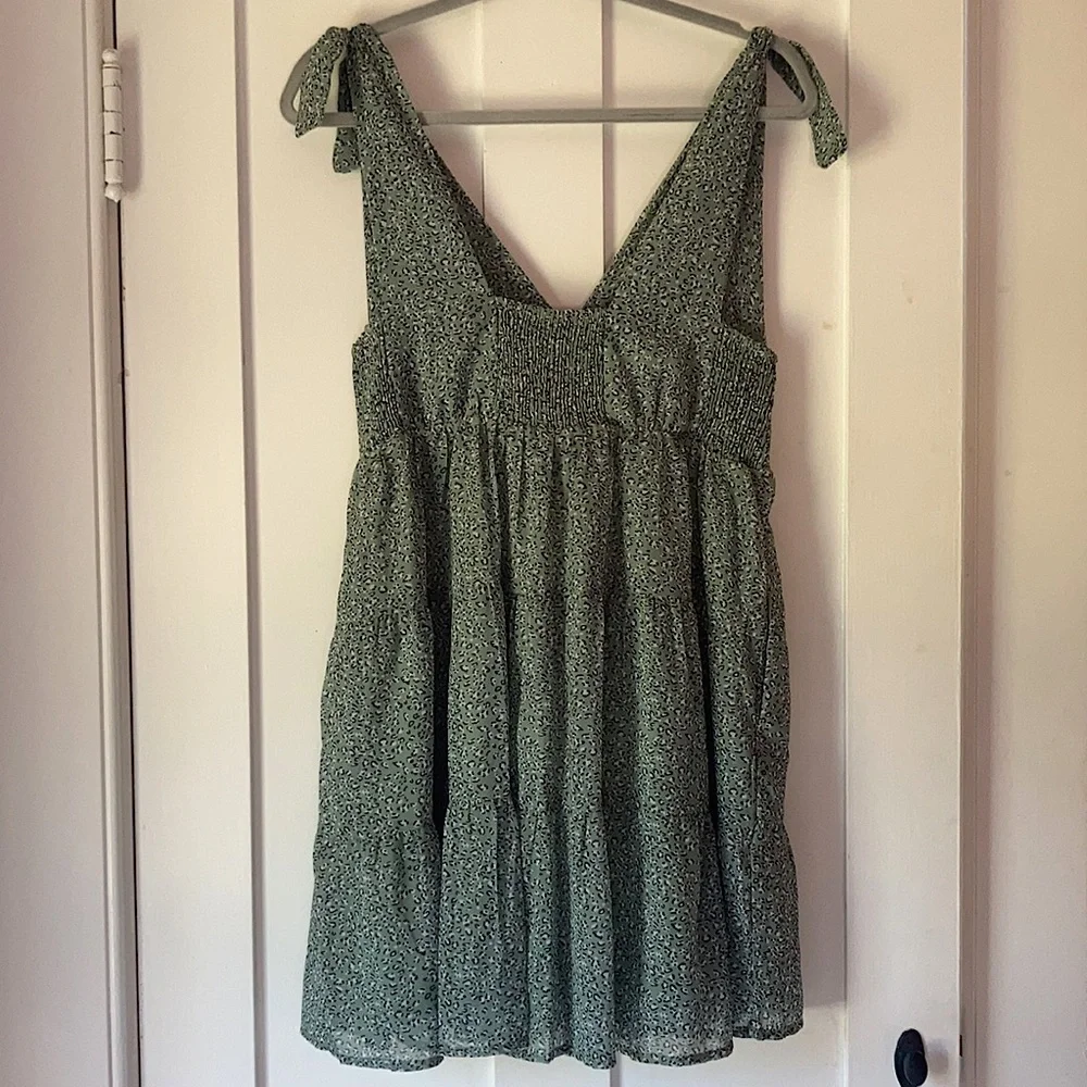 Flowy Summer Dress size S, muted green leopard print, polyester, brand: BaeVely. - Picture 6 of 6